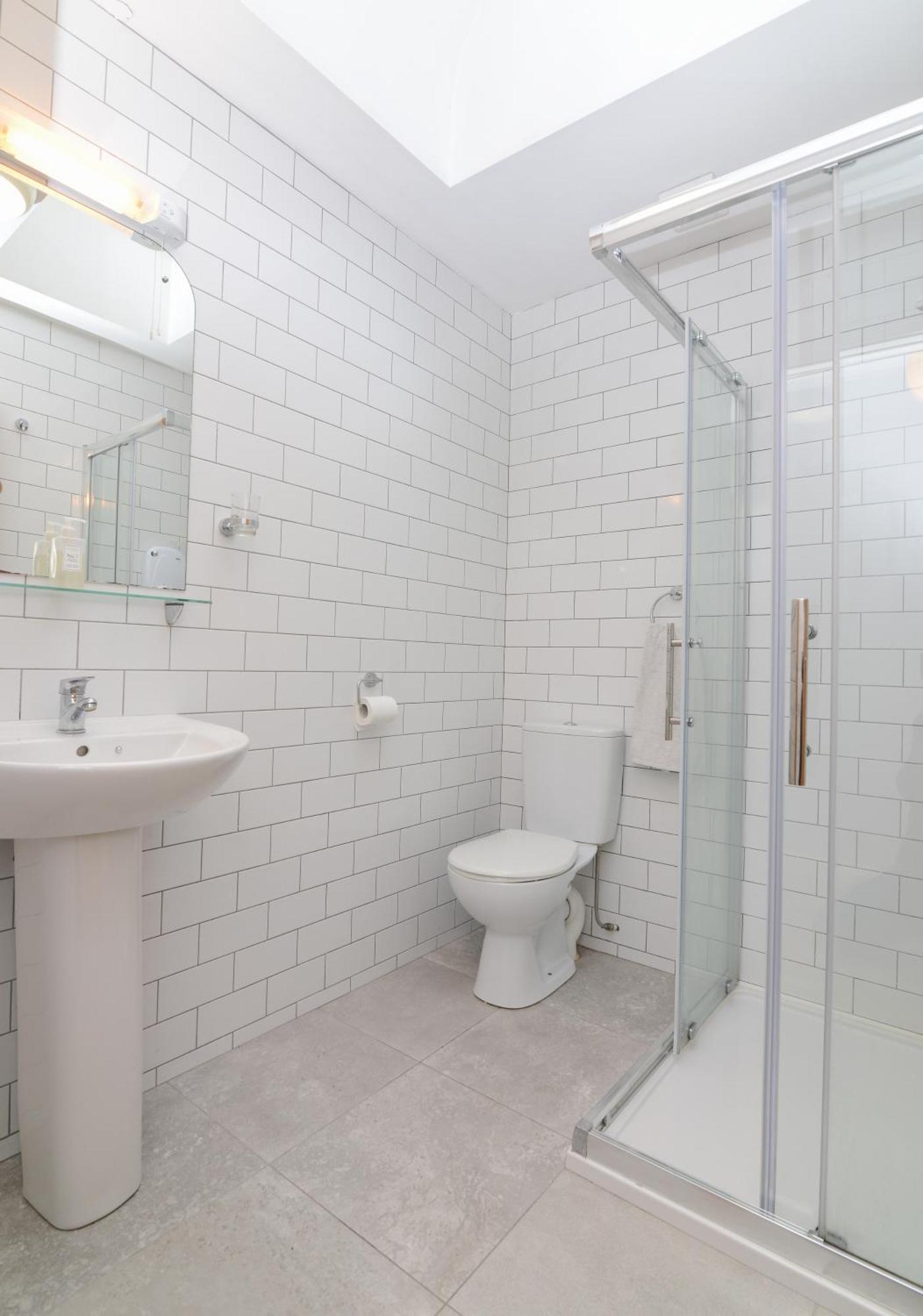 The Red Keep Fab Location - Two Bed - Two Bathrooms -Townhouse Galway Bagian luar foto