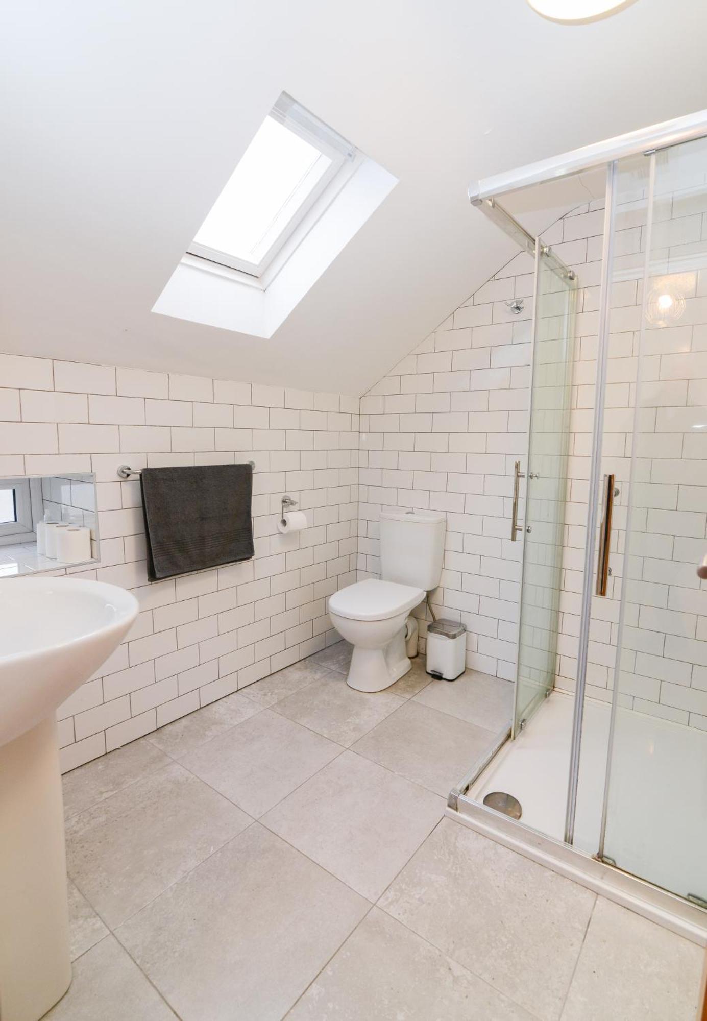The Red Keep Fab Location - Two Bed - Two Bathrooms -Townhouse Galway Bagian luar foto