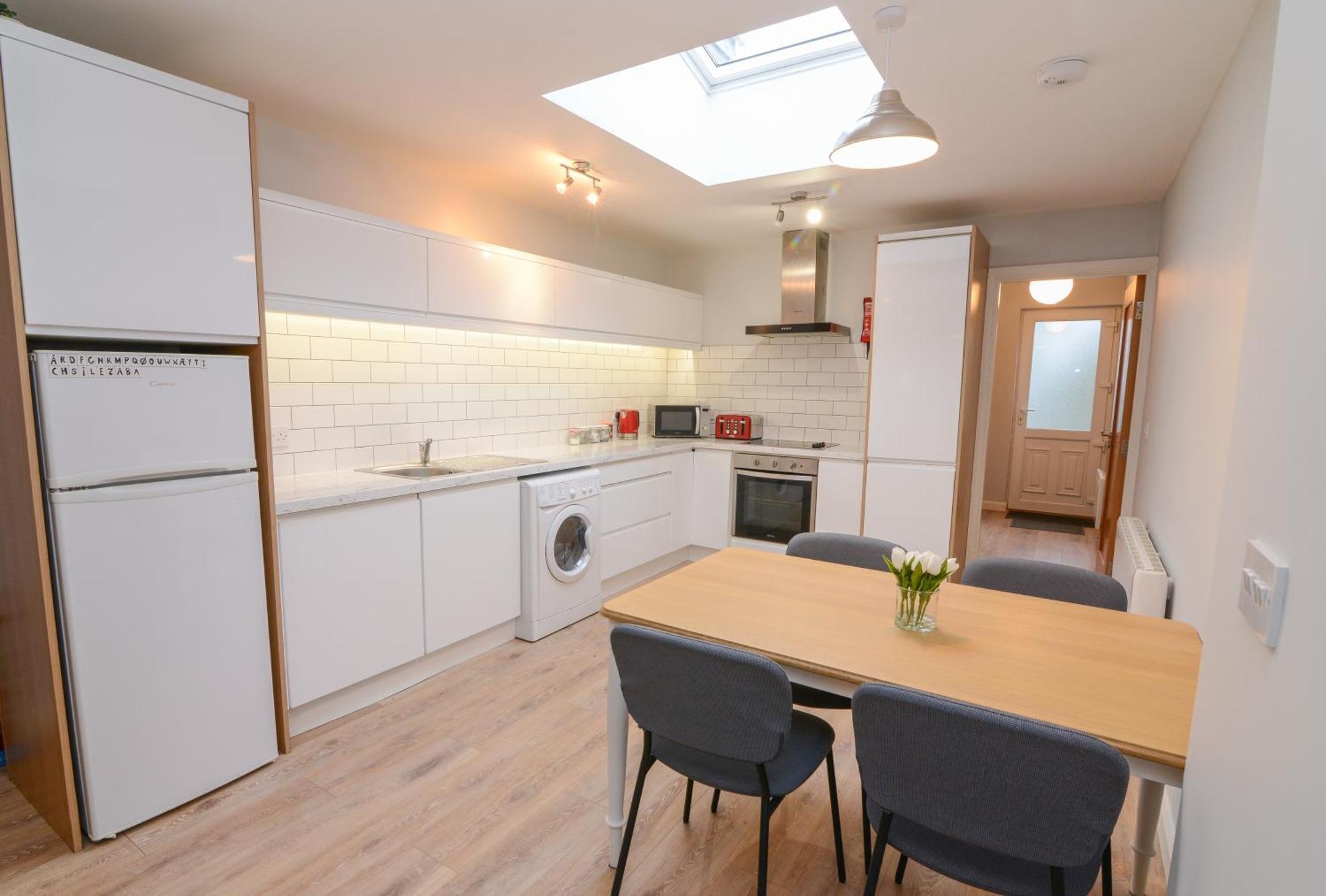 The Red Keep Fab Location - Two Bed - Two Bathrooms -Townhouse Galway Bagian luar foto