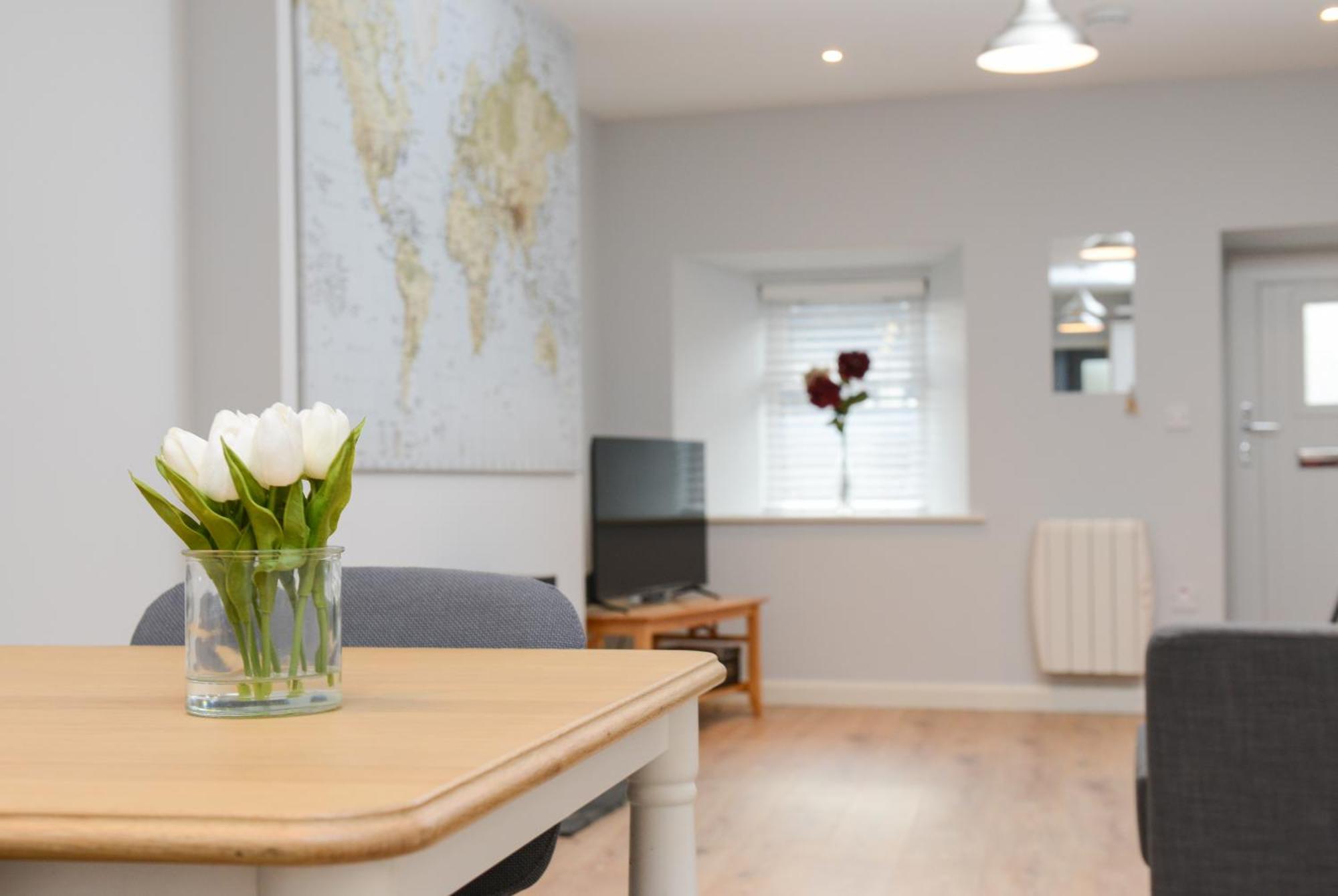 The Red Keep Fab Location - Two Bed - Two Bathrooms -Townhouse Galway Bagian luar foto